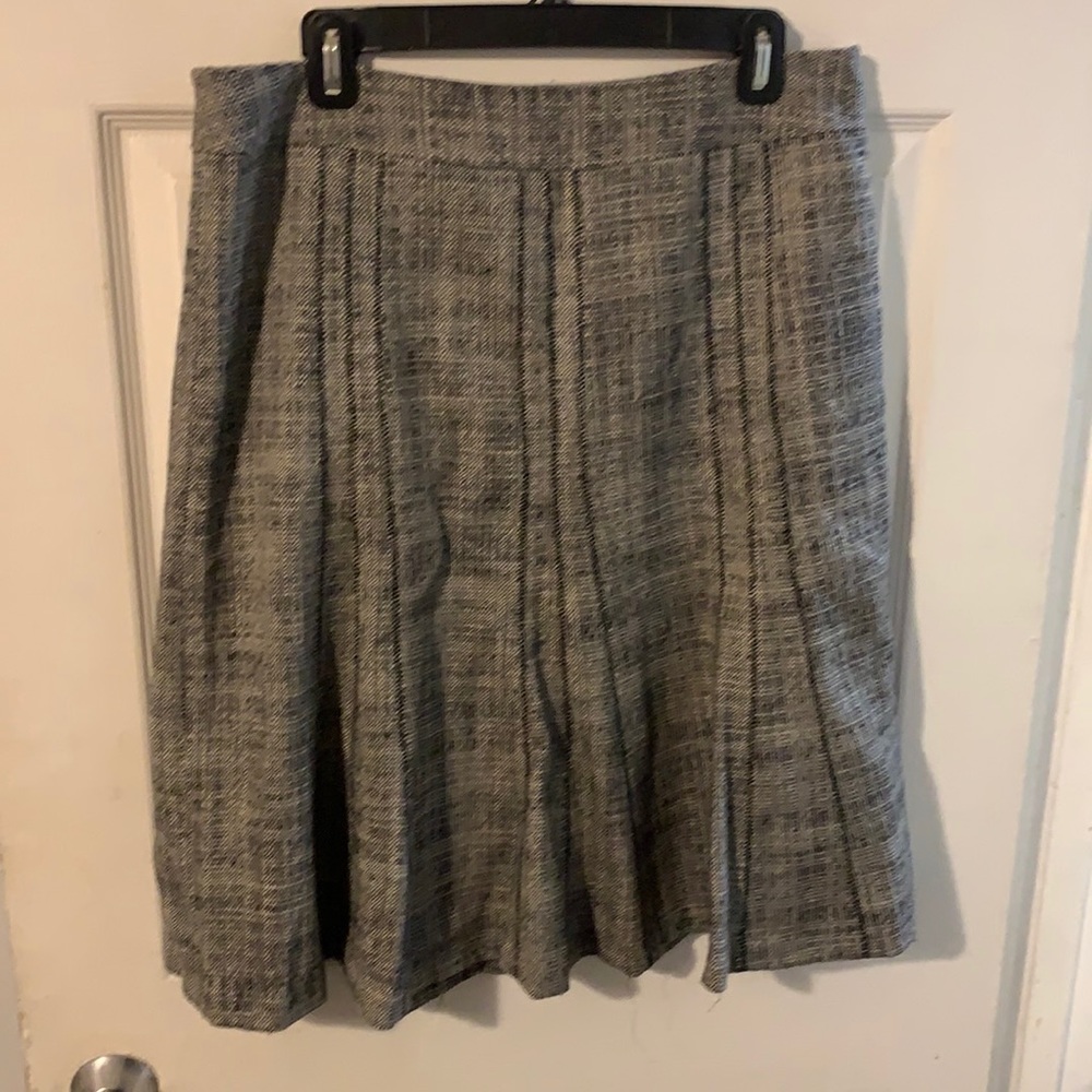 Ann Taylor fully-lined 100% wool/linen  blend side zip skirt.
